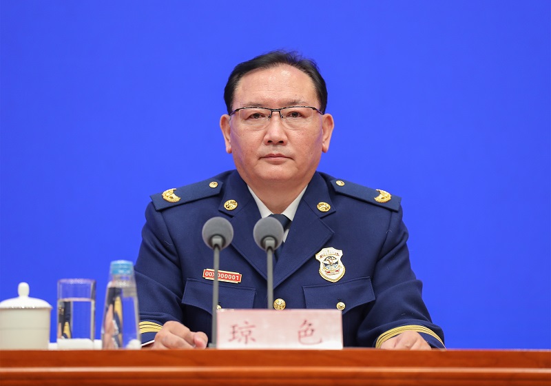 小色哥,操美女。应急部党组成员、消防救援局局长琼色出席新闻发布会